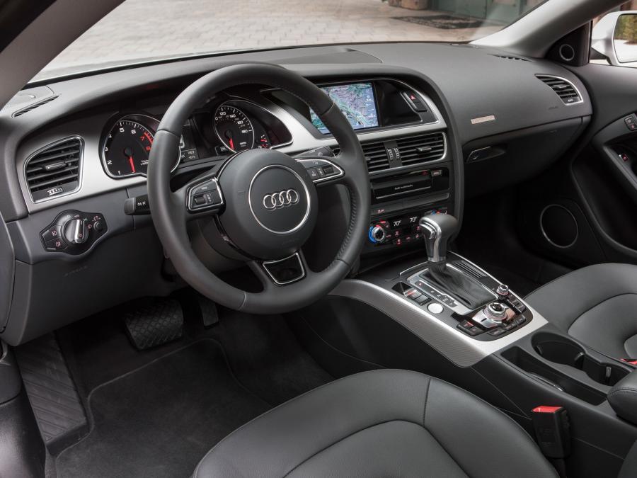 Торпедо Audi A5 Coupe 2.0T 2012 года  (NA) (фото 44 из 52)